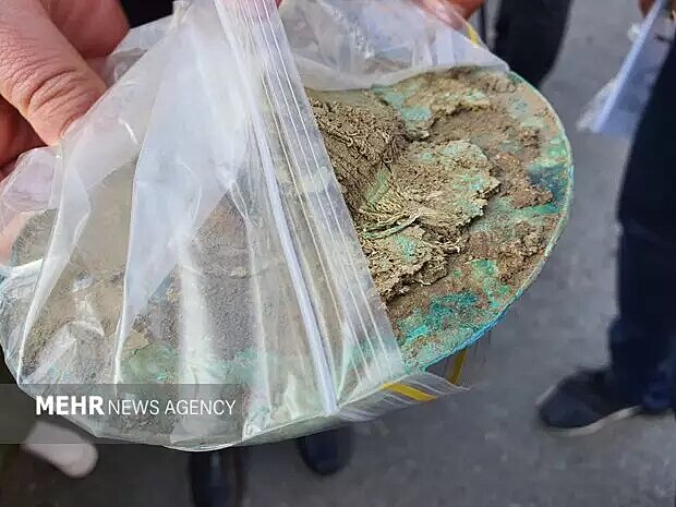 کشف صدها شی عتیقه دوره ساسانی در تهران کشف صدها شی عتیقه دوره ساسانی در تهران