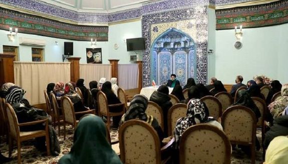 رئیسی با خانوادههای ایرانی ساکن مسکو دیدار کرد رئیسی با خانوادههای ایرانی ساکن مسکو دیدار کرد