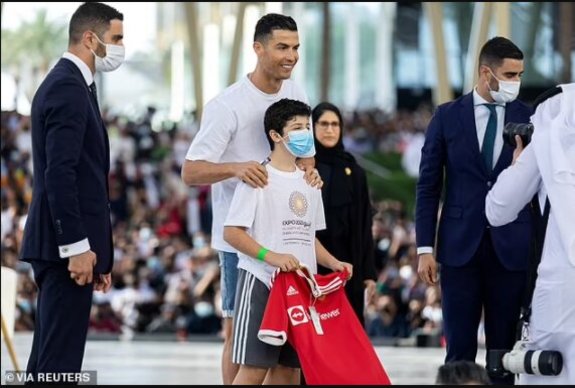 از رونالدو در دبی تجلیل می شود از رونالدو در دبی تجلیل می شود