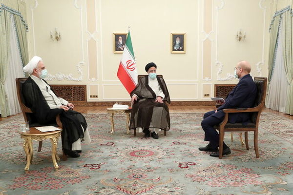 سران قوا به علت شیوع دوباره کرونا ۲ هفته تعطیل شدند سران قوا به علت شیوع دوباره کرونا ۲ هفته تعطیل شدند