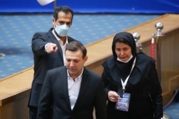 عزیزی خادم برکنار شد