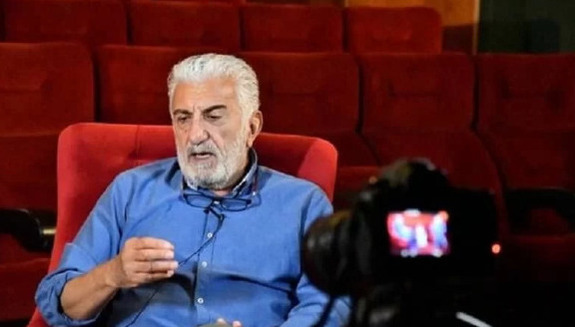احمدی نژاد پارکینگ تئاتر شهر را تصرف کرد احمدی نژاد پارکینگ تئاتر شهر را تصرف کرد