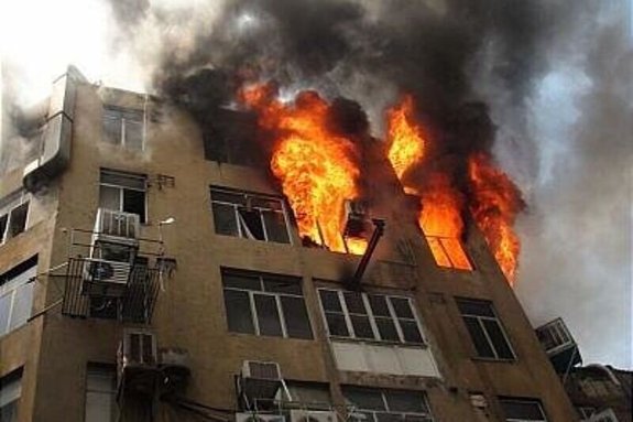 آتش سوزی در ساختمان ۹ طبقه در کرج آتش سوزی در ساختمان ۹ طبقه در کرج