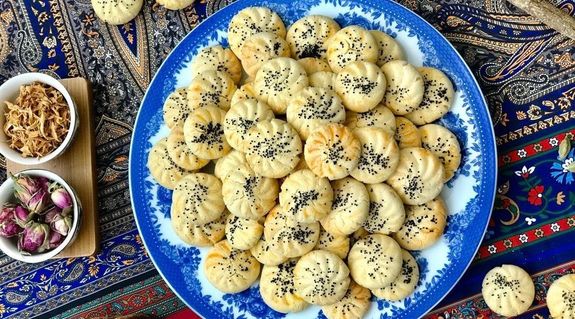 آموزش تهیه شیرینی برنجی مخصوص نوروز آموزش تهیه شیرینی برنجی مخصوص نوروز