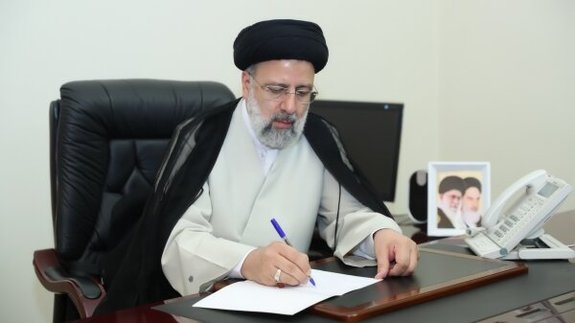 رئیس جمهور «قانون حمایت از خانواده و جوانی جمعیت» را برای اجرا ابلاغ کرد رئیس جمهور «قانون حمایت از خانواده و جوانی جمعیت» را برای اجرا ابلاغ کرد
