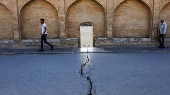 وضعیت 'بحرانی' فرونشست زمین در اصفهان وضعیت 'بحرانی' فرونشست زمین در اصفهان