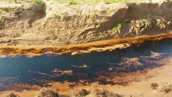 گناوه و دیلم در محاصره نفت گناوه و دیلم در محاصره نفت