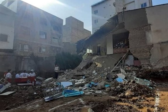 بازداشت ۲ نفر در رابطه با حادثه ریزش دیوار مدرسه در علی‌آبادکتول