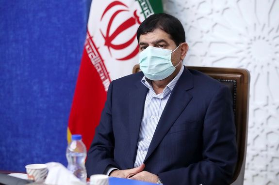 مخبر در شورای نخست وزیران شانگهای سخنرانی میکند مخبر در شورای نخست وزیران شانگهای سخنرانی میکند