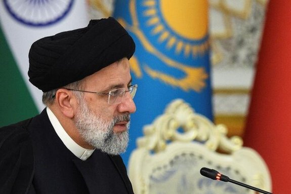 رئیسجمهوری اسلامی ایران وارد عشقآباد شد رئیسجمهوری اسلامی ایران وارد عشقآباد شد