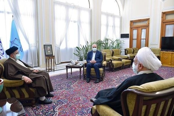 تاکید سران قوا بر اقدامات اجرایی جهت حل مشکلات اقتصادی تاکید سران قوا بر اقدامات اجرایی جهت حل مشکلات اقتصادی