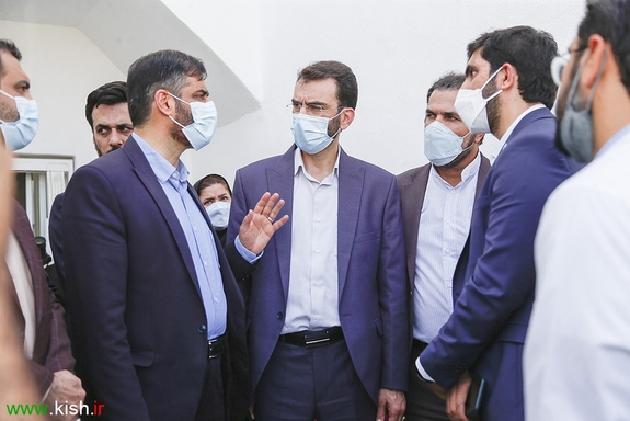 بازدید دبیر شورایعالی مناطق آزاد از روند بهسازی زمین های فوتبال کیش بازدید دبیر شورایعالی مناطق آزاد از روند بهسازی زمین های فوتبال کیش