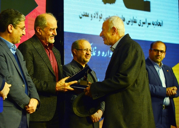 ذوب آهنی&zwnj;ها در حفظ تولید و پشتیبانی از جبهه&zwnj;های جنگ، خوش درخشیدند