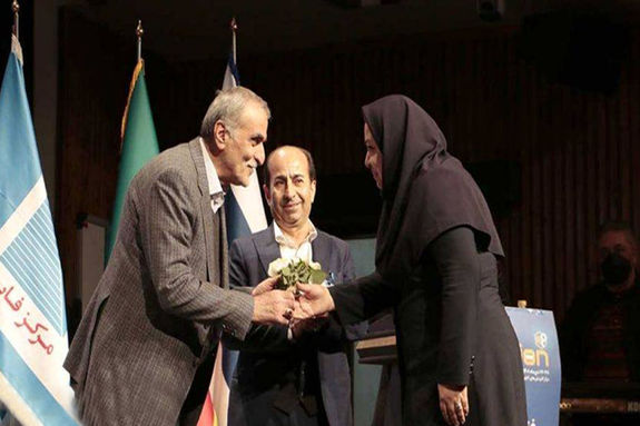 معاون فناوری اطلاعات بانک دی بانوی برگزیده اکوسیستم صنایع بانکی، پرداخت و فناوری شد معاون فناوری اطلاعات بانک دی بانوی برگزیده اکوسیستم صنایع بانکی، پرداخت و فناوری شد