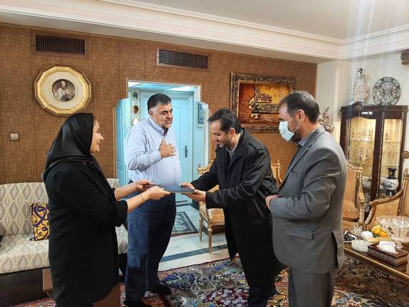 تجلیل مدیران بانک ملی ایران از جانبازان تجلیل مدیران بانک ملی ایران از جانبازان