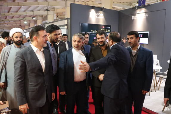 بازدید دبیر شورای عالی مناطق آزاد از غرفه بیمه ایران در نمایشگاه قشم بازدید دبیر شورای عالی مناطق آزاد از غرفه بیمه ایران در نمایشگاه قشم