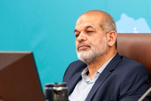 وزیر کشور: ما خودمان دلار را بزرگ کردیم! وزیر کشور: ما خودمان دلار را بزرگ کردیم!