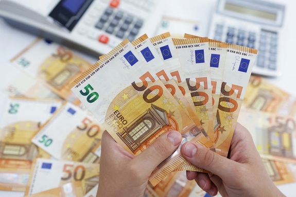 آغاز فروش ۵۰۰۰یورو در شعب منتخب بانکی؛ شرایط خرید چیست؟ آغاز فروش ۵۰۰۰یورو در شعب منتخب بانکی؛ شرایط خرید چیست؟