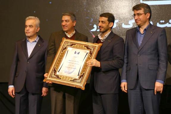 درخشش فولاد مبارکه در همایش رتبهبندی شرکتهای برتر ایران (IMI۱۰۰) درخشش فولاد مبارکه در همایش رتبهبندی شرکتهای برتر ایران (IMI۱۰۰)