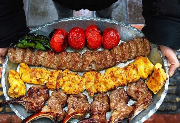 ۶ سیخ کباب ۱.۵۰۰.۰۰۰ تومان! ۶ سیخ کباب ۱.۵۰۰.۰۰۰ تومان!