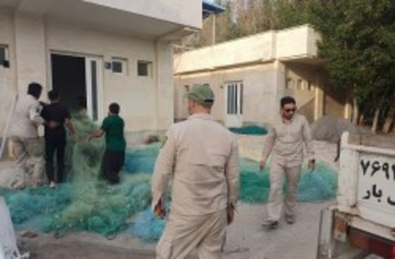 معدوم سازی تورهای ماهیگیری غیرمجاز در آبهای کیش معدوم سازی تورهای ماهیگیری غیرمجاز در آبهای کیش
