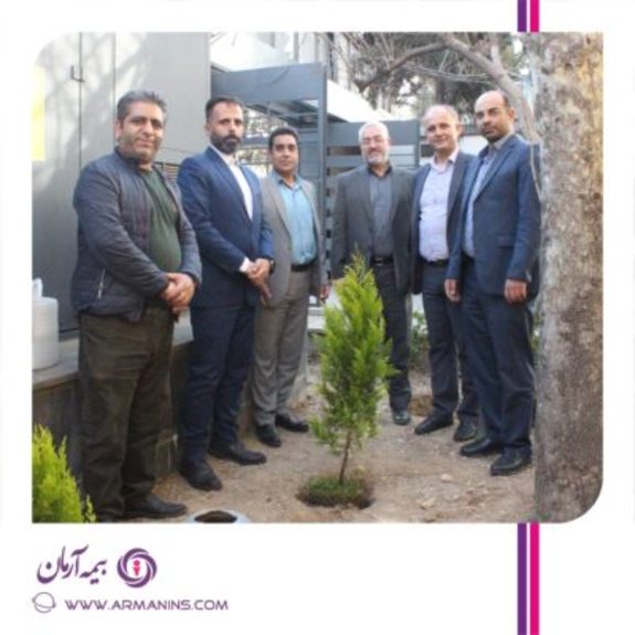 کاشت نهال توسط معاون اجرایی و اعضای هیئت مدیره بیمه آرمان بمناسبت روز درختکاری