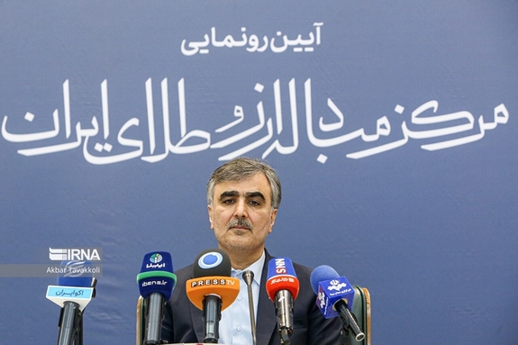 نرخ ارز در مرکز مبادله ارز و طلا براساس متغیرهای بنیادین اقتصاد تعیین میشود نرخ ارز در مرکز مبادله ارز و طلا براساس متغیرهای بنیادین اقتصاد تعیین میشود