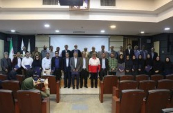 تجلیل از کارمندان نمونه ادارات و نهادهای مستقر در جزیره کیش تجلیل از کارمندان نمونه ادارات و نهادهای مستقر در جزیره کیش