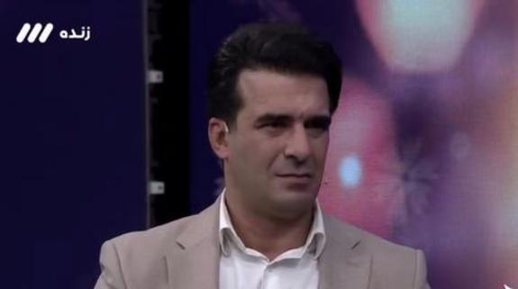ببینید | وقتی یوسف تیموری وسط برنامه زنده میفته رو دور شوخی ببینید | وقتی یوسف تیموری وسط برنامه زنده میفته رو دور شوخی
