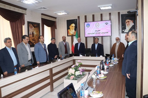 اهدای یکصد دستگاه تبلت به دانش آموزان آذربایجان شرقی توسط بانک ملی ایران
