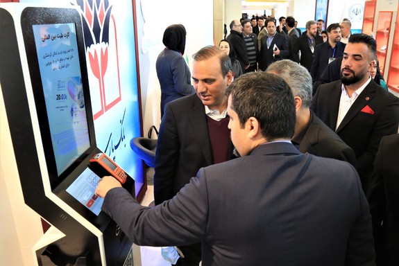 استقبال گسترده از غرفه گروه داده پردازی بانک پارسیان در نهمین نمایشگاه بانکداری الکترونیک و نظامهای پرداخت استقبال گسترده از غرفه گروه داده پردازی بانک پارسیان در نهمین نمایشگاه بانکداری الکترونیک و نظامهای پرداخت