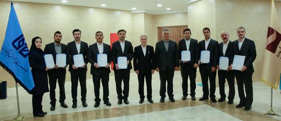 از سوی بانک مرکزی و موسسه عالی آموزش بانکداری صورت گرفت؛ تجلیل از روسای ۱۰ شعبه موفق «بانک آینده» از سوی بانک مرکزی و موسسه عالی آموزش بانکداری صورت گرفت؛ تجلیل از روسای ۱۰ شعبه موفق «بانک آینده»