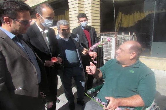 مدیران و کارکنان شرکت رفاه&zwnj;گستر از جانبازان مرکز توانبخشی ثارالله عیادت کردند