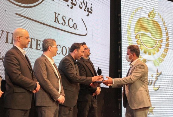 دریافت تندیس زرین تکستاره جشنواره ملی صنعت سلامتمحور توسط گلگهر دریافت تندیس زرین تکستاره جشنواره ملی صنعت سلامتمحور توسط گلگهر