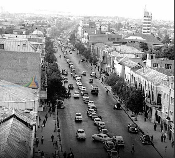 شیوه خاص پارک خودرو در تهران دهه ۳۰ + عکس شیوه خاص پارک خودرو در تهران دهه ۳۰ + عکس
