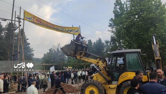 تحصن در سراوانِ گیلان؛ دستگیری ۲۲ نفر و مصدومیت ۵ پلیس تحصن در سراوانِ گیلان؛ دستگیری ۲۲ نفر و مصدومیت ۵ پلیس