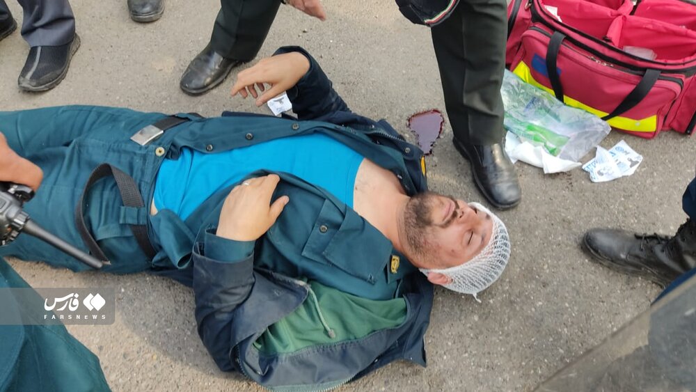 تحصن در سراوانِ گیلان؛ دستگیری ۲۲ نفر و مصدومیت ۵ پلیس تحصن در سراوانِ گیلان؛ دستگیری ۲۲ نفر و مصدومیت ۵ پلیس