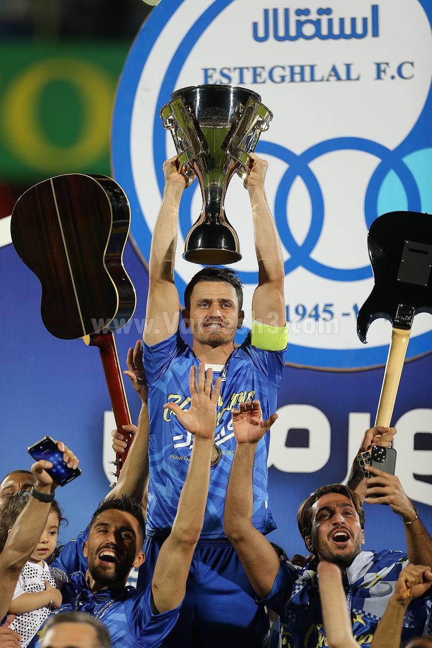 جشن قهرمانی استقلال پس از ۹ سال + عکس جشن قهرمانی استقلال پس از ۹ سال + عکس