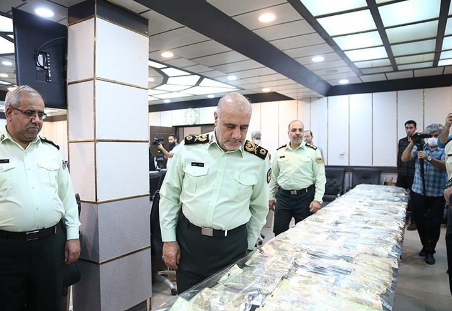 سارقان صندوق امانات بانک ملی شعبه دانشگاه بازداشت شدند سارقان صندوق امانات بانک ملی شعبه دانشگاه بازداشت شدند