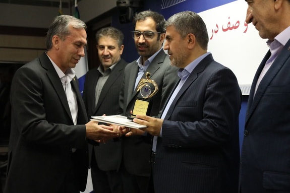تجلیل از قهرمانان بهرهوری ١٤٠٠ بانک صادرات ایران تجلیل از قهرمانان بهرهوری ١٤٠٠ بانک صادرات ایران