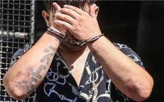 یکی از اوباش محله نظام آباد تهران دستگیر شد یکی از اوباش محله نظام آباد تهران دستگیر شد