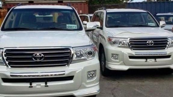 توقیف لندکروزهای قاچاق در حاجی آباد توقیف لندکروزهای قاچاق در حاجی آباد