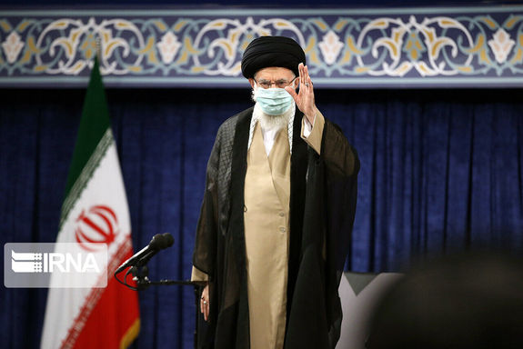 دیدار جمعی از پیشکسوتان و فرماندهان دفاع مقدس با رهبر انقلاب دیدار جمعی از پیشکسوتان و فرماندهان دفاع مقدس با رهبر انقلاب