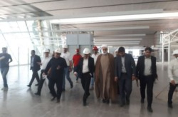 بازدید امام جمعه کیش از پایانه مسافری فرودگاه کیش