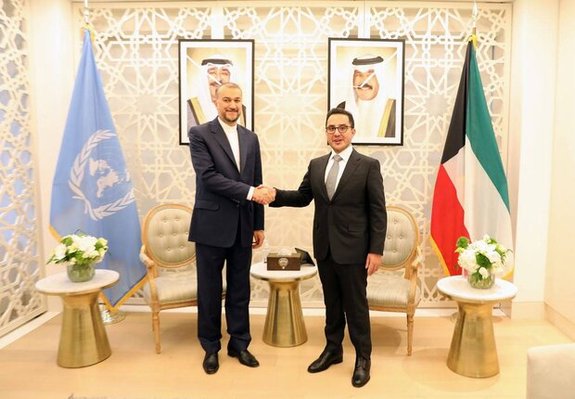 امیرعبداللهیان با وزیر خارجه کویت دیدار و گفتگو کرد امیرعبداللهیان با وزیر خارجه کویت دیدار و گفتگو کرد