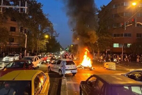 ۲ شعبه بانک در اغتشاشات روزهای گذشته سرقت شدند ۲ شعبه بانک در اغتشاشات روزهای گذشته سرقت شدند