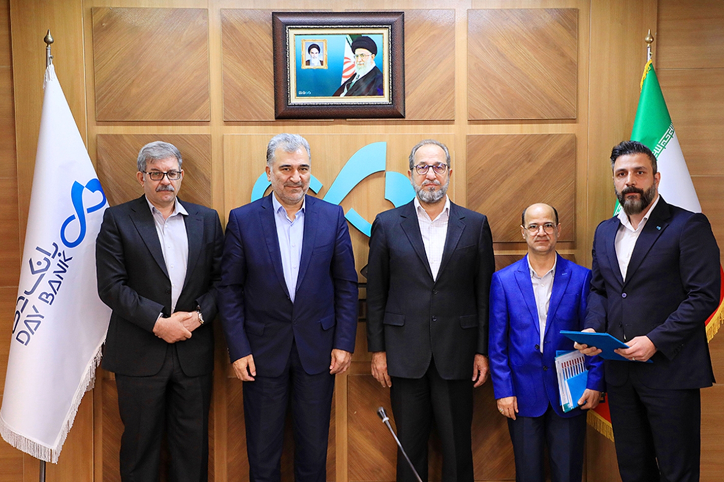 قدردانی هیئتمدیره از عوامل اجرایی بانک دی در نمایشگاه کیش اینوکس ۲۰۲۲ قدردانی هیئتمدیره از عوامل اجرایی بانک دی در نمایشگاه کیش اینوکس ۲۰۲۲