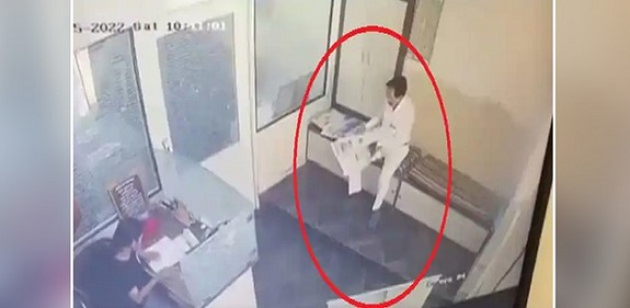 آخرین لحظات زندگی تاجر در کلینیک پزشکی + فیلم آخرین لحظات زندگی تاجر در کلینیک پزشکی + فیلم