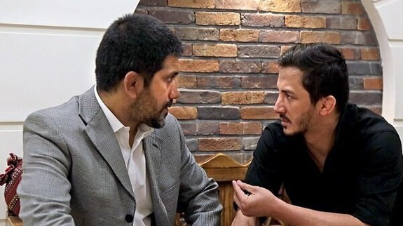 علیرضا دبیر نامه استعفای سوریان را پاره کرد علیرضا دبیر نامه استعفای سوریان را پاره کرد