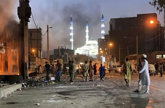 پذیرش قصور و عزل فرمانده انتظامی و رئیس کلانتری ۱۶ زاهدان پذیرش قصور و عزل فرمانده انتظامی و رئیس کلانتری ۱۶ زاهدان
